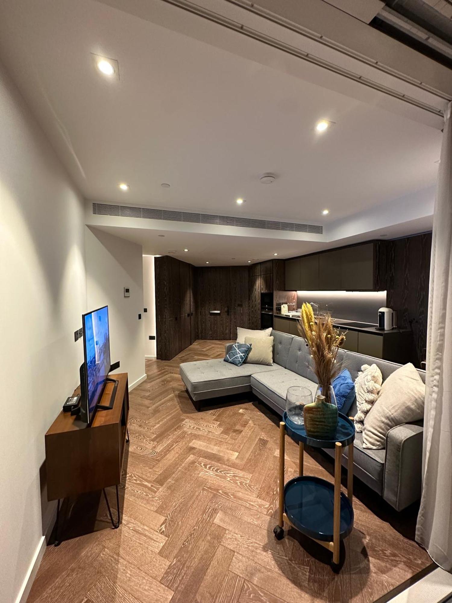 Battersea Power Station Apartment London Exterior photo